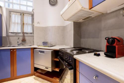 Ideal 4 bdr Apartment in Plaka for 10!, Athens (photo 6)