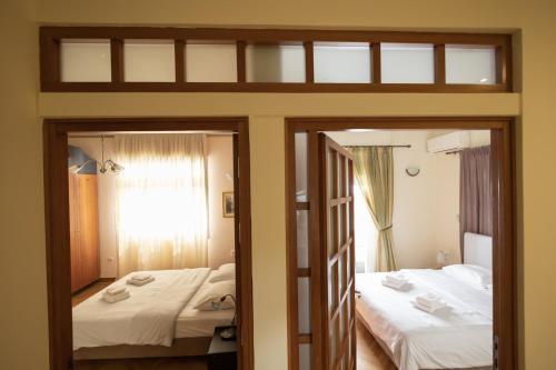 Ideal 4 bdr Apartment in Plaka for 10!, Athens (photo 7)