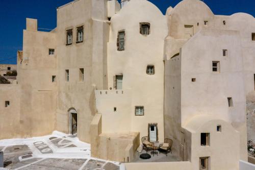 Exi Castle Suites - Chambre d'hôtes - Emporio Santorini