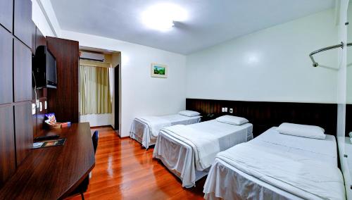 3 twin beds