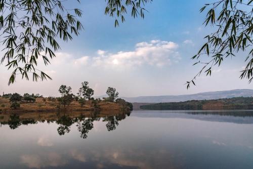 SaffronStays Foresta By The Lake, Kamshet