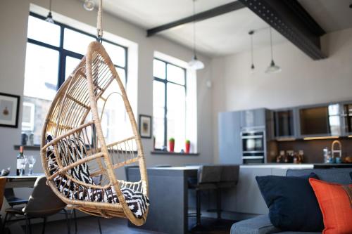Luxury Manhattan loft-style apartment near Edinburgh city centre - image 10