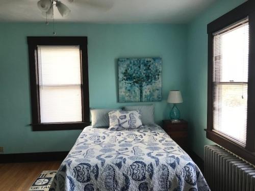 Old Time Beach Front Cottage - The Beach is your Backyard! Pet Friendly cottage in North Camellia Acres, USA