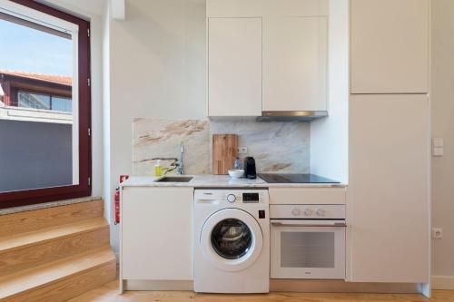 Central Superb Flat w/ AC & Balcony by LovelyStay 5