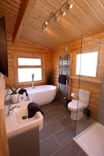 Cambridgeshire Lakes - luxury lodges in a stunning lake location