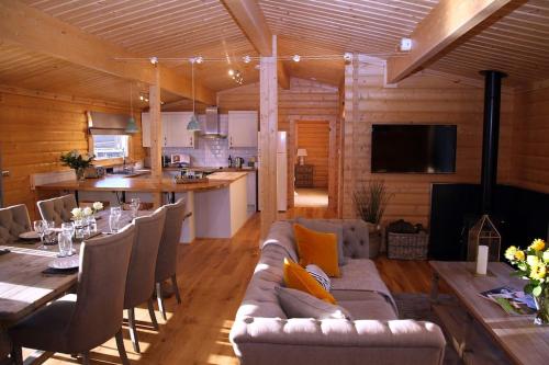 Cambridgeshire Lakes - luxury lodges in a stunning lake location