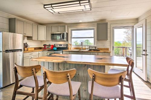 Amenity-Packed Nebo Oasis with Deck and Mtn Views in Nebo, USA