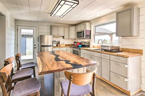 Amenity-Packed Nebo Oasis with Deck and Mtn Views in Nebo, USA
