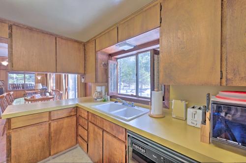 McCall Rustic Retreat - Walk to Payette Lake!