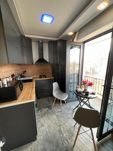 Designed Apartment with French Balcony SELF CHECK IN, Ereván (foto 4)