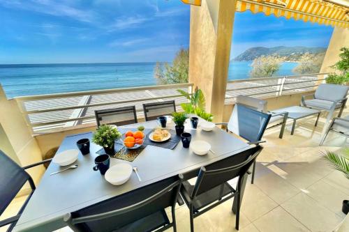 Magnificent 82m With Terrace And In Front Of Sea - Location saisonnière - La Seyne-sur-Mer