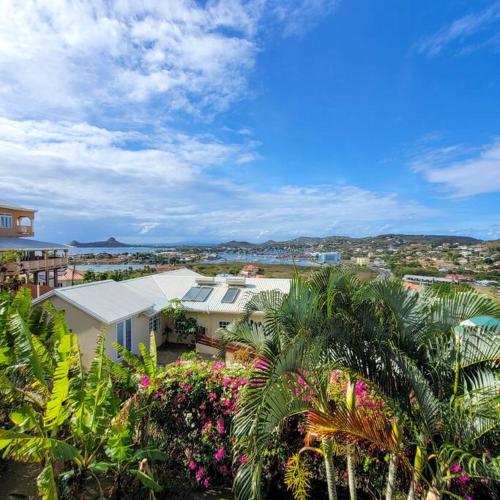 Jolly Day Villa enjoys sea views in Rodney Heights