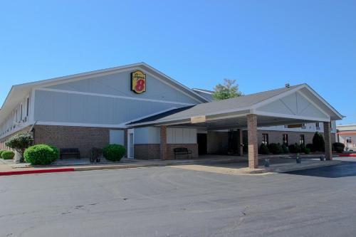 Super 8 by Wyndham Harrison AR - Accommodation - Harrison