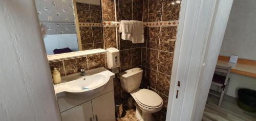 Will's Hotel - image 11