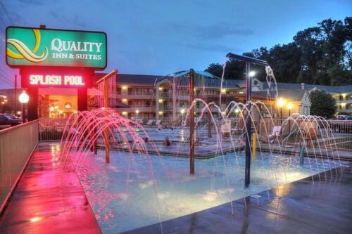 Quality Inn & Suites At Dollywood Lane