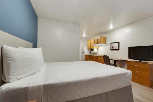 WoodSpring Suites Houston Willowbrook