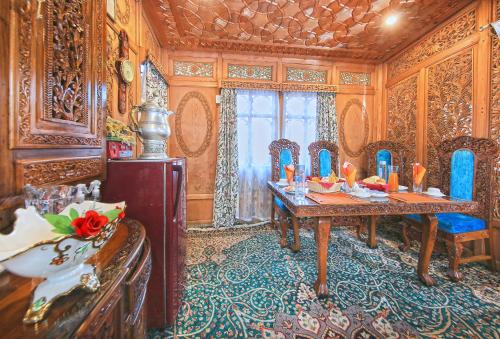 Kolu Group Of Houseboats - image 3