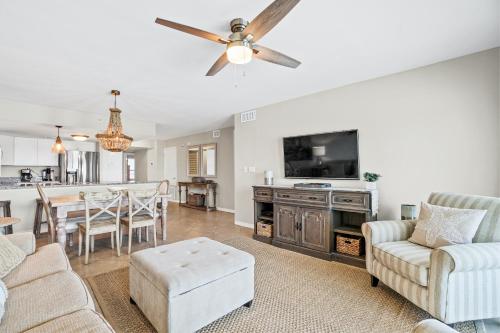 Islander Beach Resort by Panhandle Getaways - image 14