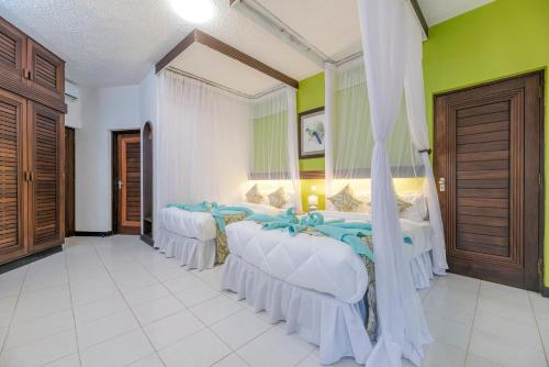2 twin beds