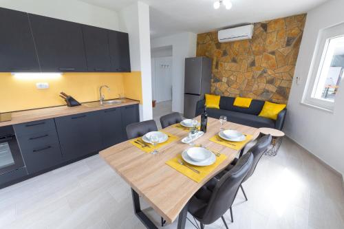 廚房, Apartments Luka in 塞尼