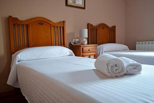 2 twin beds