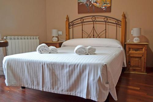 1 double bed, 1 twin bed