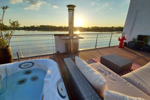Maison les pieds dans l'eau et MAGNIFIQUE vue gîte à louer Séné