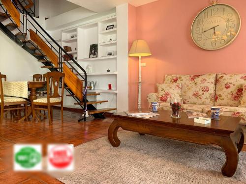 Precioso dúplex céntrico con terraza de 25 m², Ronda (fotografie 6)