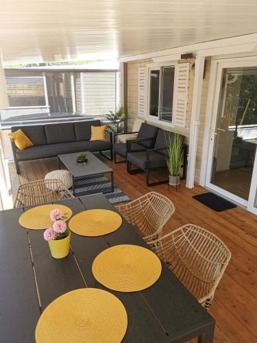 Premium Two-Bedroom Mobile Home with Terrace image 9