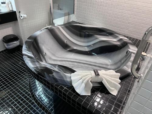 Alcamo Hotel in Hamilton