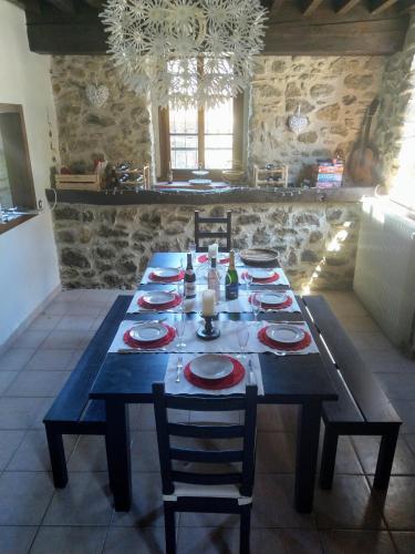 Les Ecuries, traditional stone farmhouse with pool