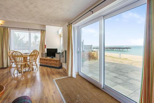 Exterior view, North West Sea View No 3 in Freshwater North