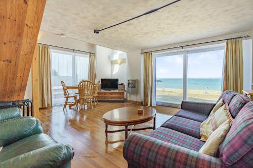 Exterior view, North West Sea View No 3 in Freshwater North