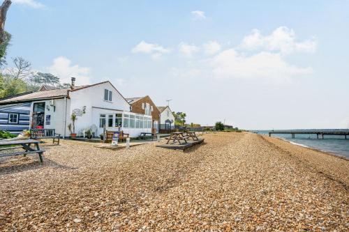Exterior view, North West Sea View No 3 in Freshwater North