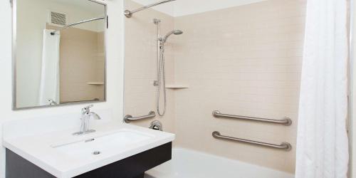 Sonesta Simply Suites Des Moines - image 10