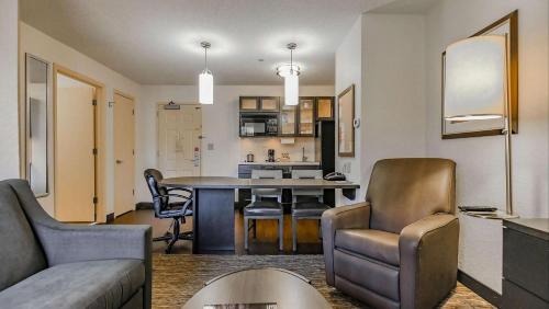 Sonesta Simply Suites Denver West Federal Center