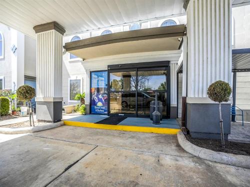 Days Inn & Suites by Wyndham Webster NASA-ClearLake-Houston - main image