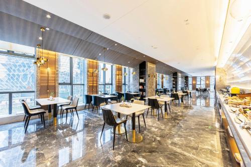 . Atour Hotel Zhengzhou East Station Longzi Lake