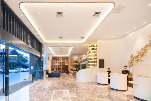 Atour X Hotel Shenzhen Longhua Dalang Commercial Center