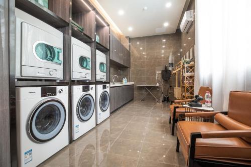 Atour Hotel Zhongshan West District Xingzhong Plaza