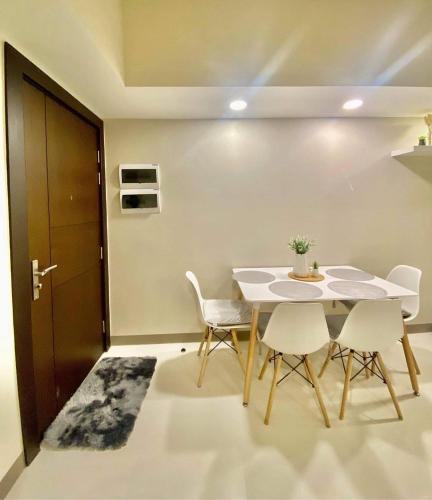 Uptown Parksuites 3