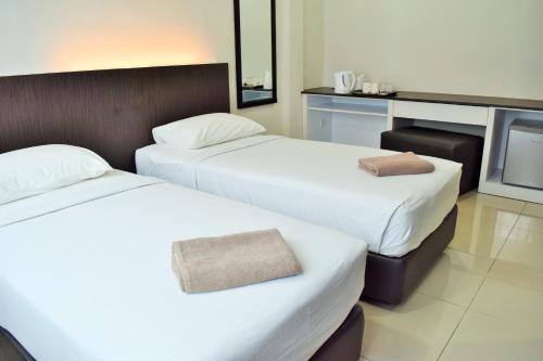 2 twin beds