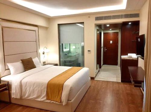 1 queen bed
