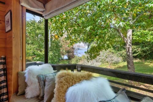 Rutherfurd Lakehouse - Taupō Holiday Home - image 5