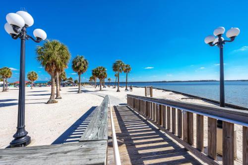 #10 Weeki Wachee Charming 3 bed House with Heated Pool in Weeki Wachee, USA