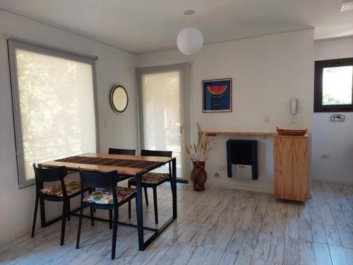 One-Bedroom Apartment image 4