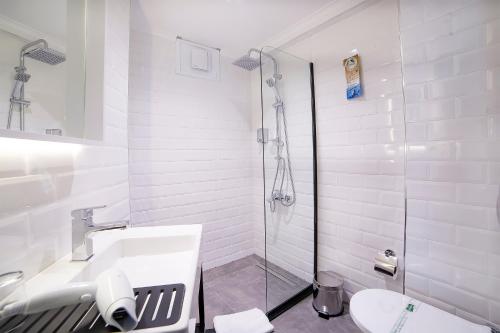 Barin Hotel Room Type - Standard Triple Room