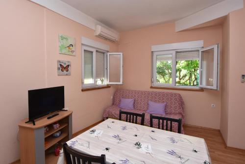 One Bedroom Apartment with Terrace image 9