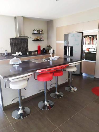 Maison avec piscine dans quartier paisible gîte à louer Sauvian