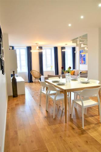 La Maison du Quai Triplex de charme 4 étoiles en hyper centre avec SPA (La Maison du Quai Triplex de charme 4 etoiles en hyper centre avec SPA) in 朗代爾諾